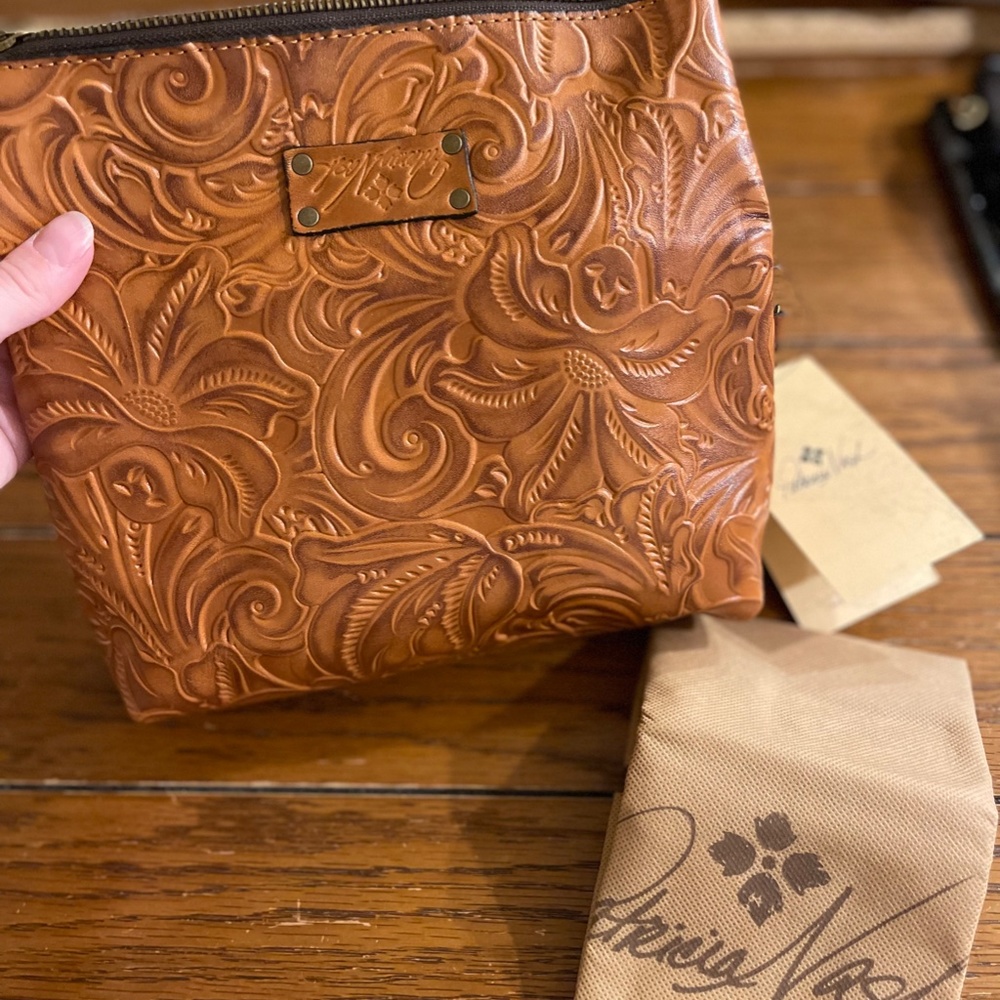 Patricia Nash Burnished Tooled Collection Valerie Clutch Wristlet Bag Gold NWT